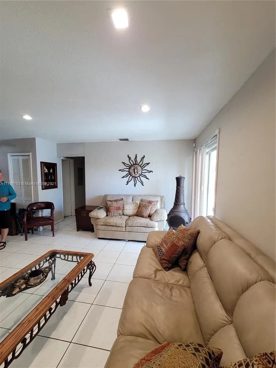 711 N 66th Ave, Hollywood FL 33024