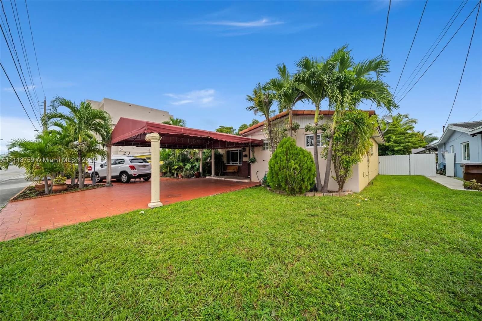 3 bedroom 4 bath for sale at 4715 W 8th Ave, Hialeah FL 33012