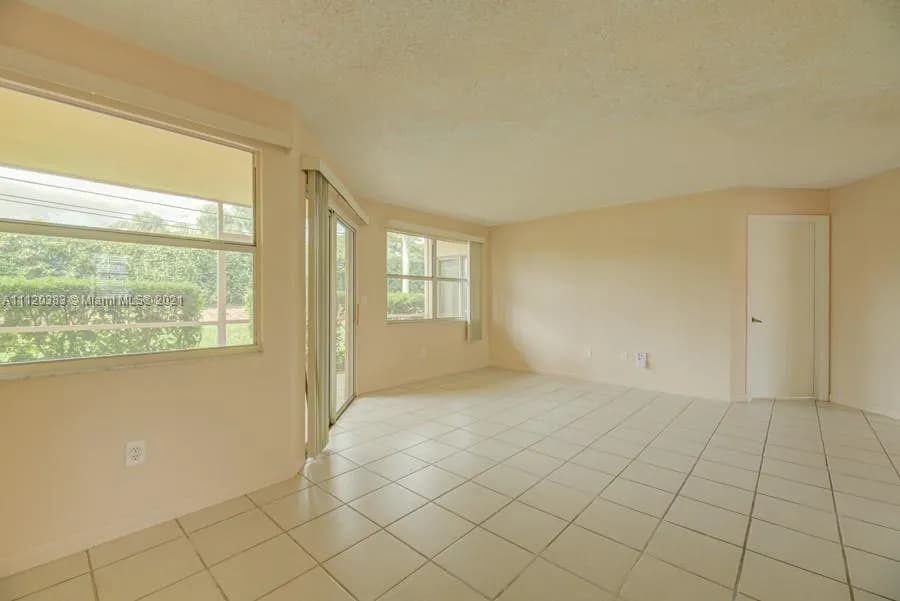 2271 SE 27th Dr # F, Homestead FL 33035