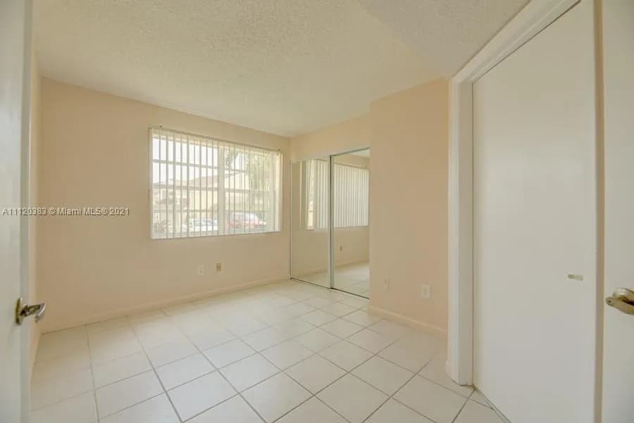 2271 SE 27th Dr # F, Homestead FL 33035