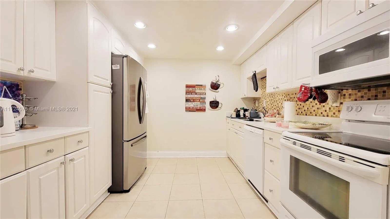 3 bedroom 2 bath for sale at 800 Parkview Dr # 131, Hallandale Beach FL 33009