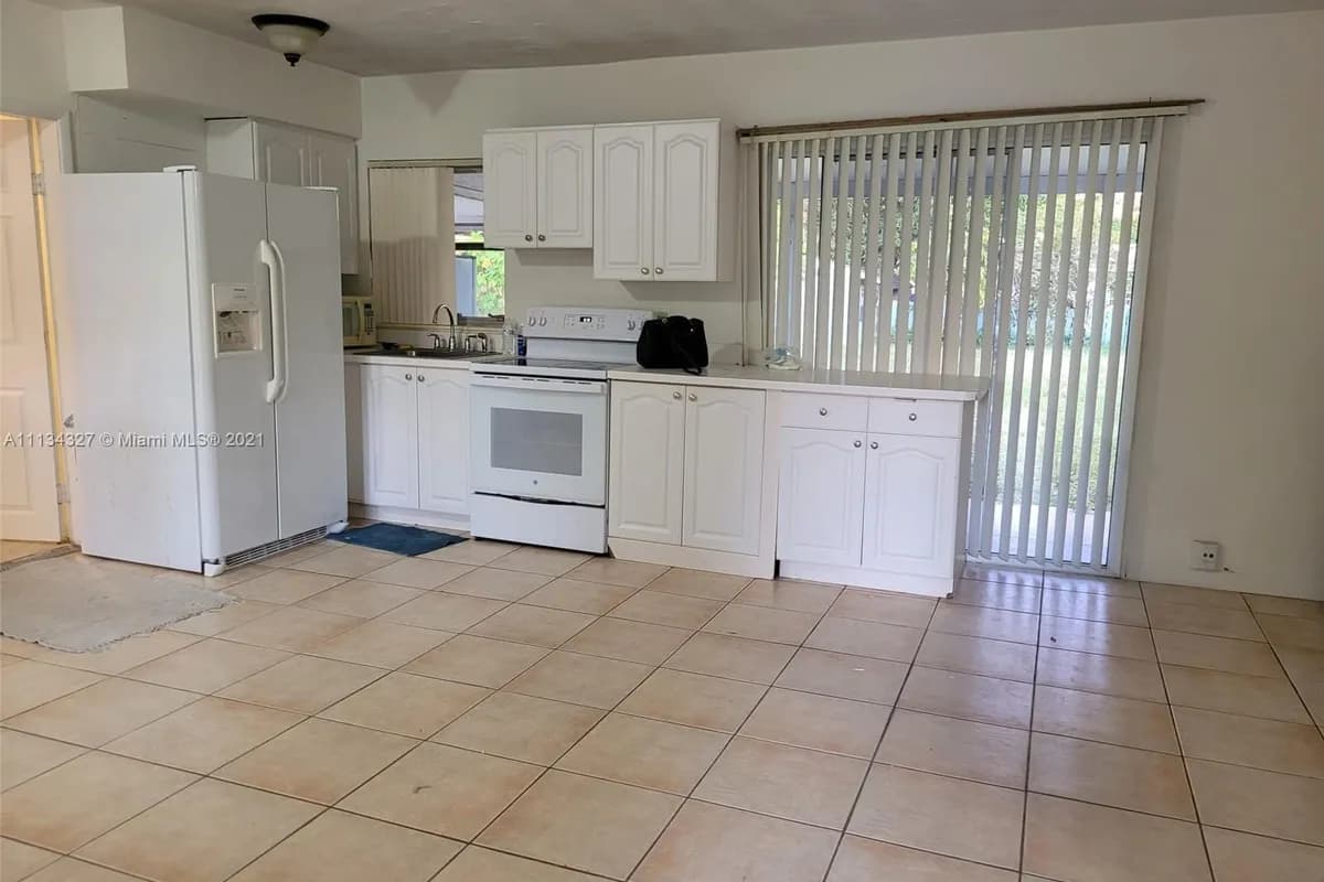 123 SW 68th Ave, Pembroke Pines FL 33023