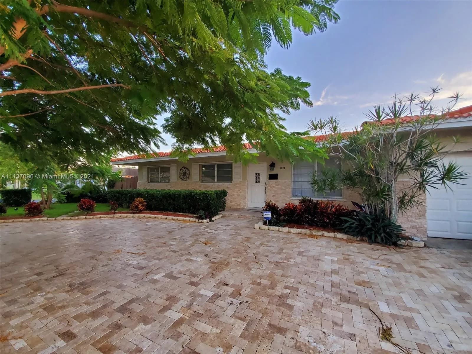 6020 SW 13th St, Plantation FL 33317