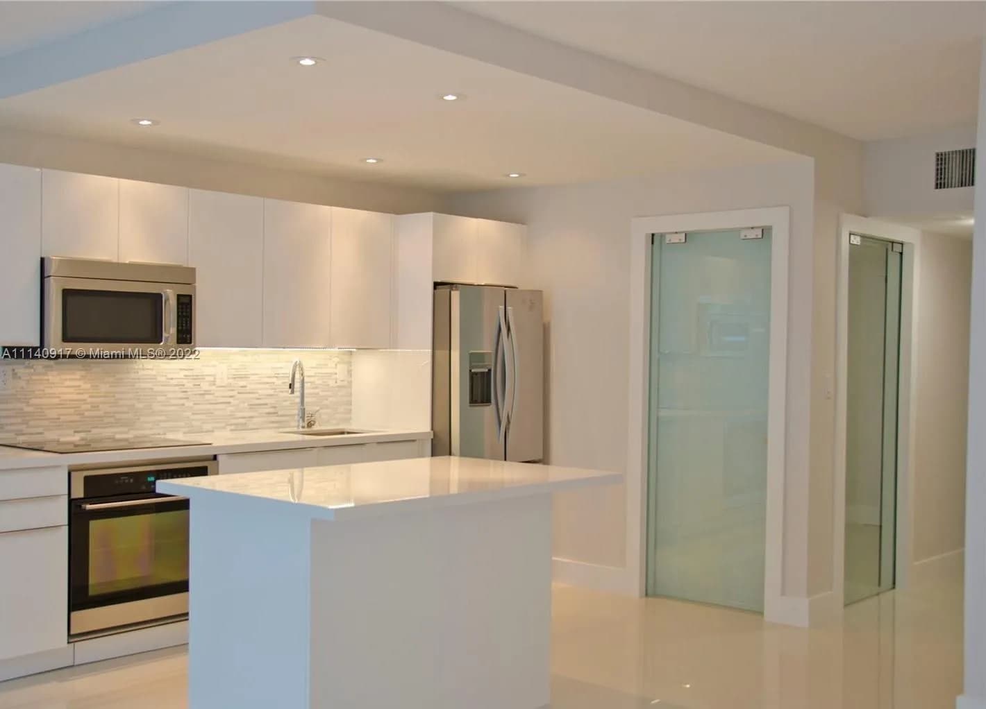 2301 Collins Ave # 912, Miami Beach FL 33139