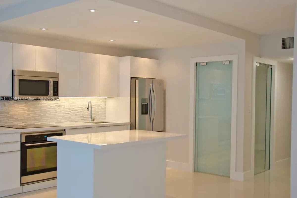 2301 Collins Ave # 912, Miami Beach FL 33139