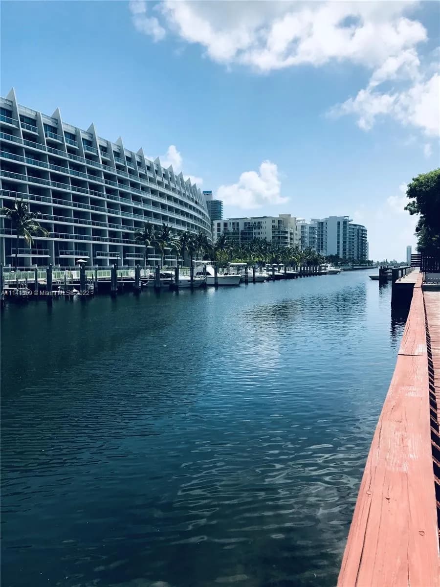 2965 NE 185th St # 1514, Aventura FL 33180