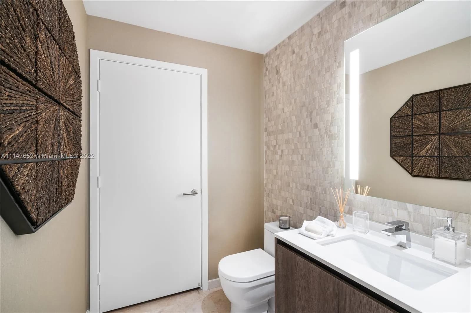 88 SW 7th St # 2104, Miami FL 33130