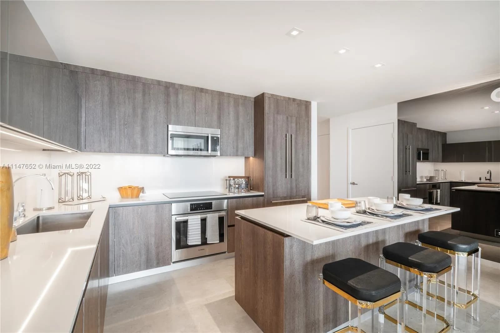 88 SW 7th St # 2104, Miami FL 33130