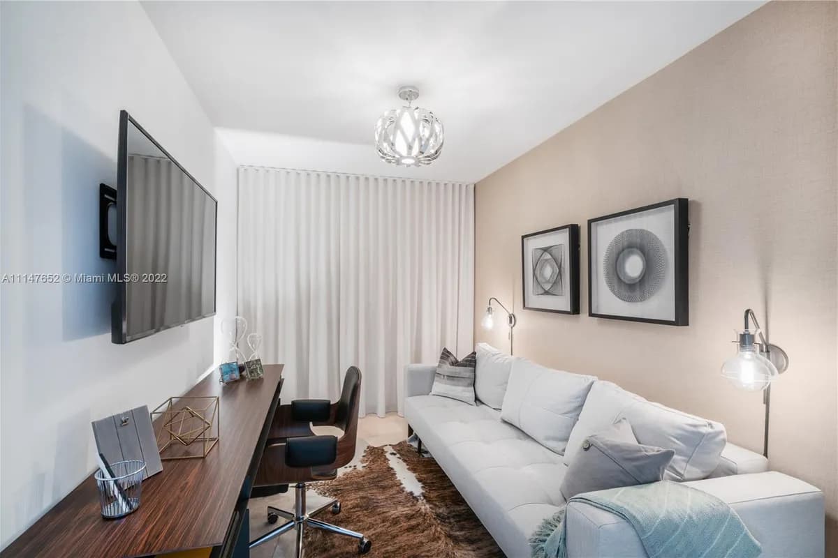 88 SW 7th St # 2104, Miami FL 33130