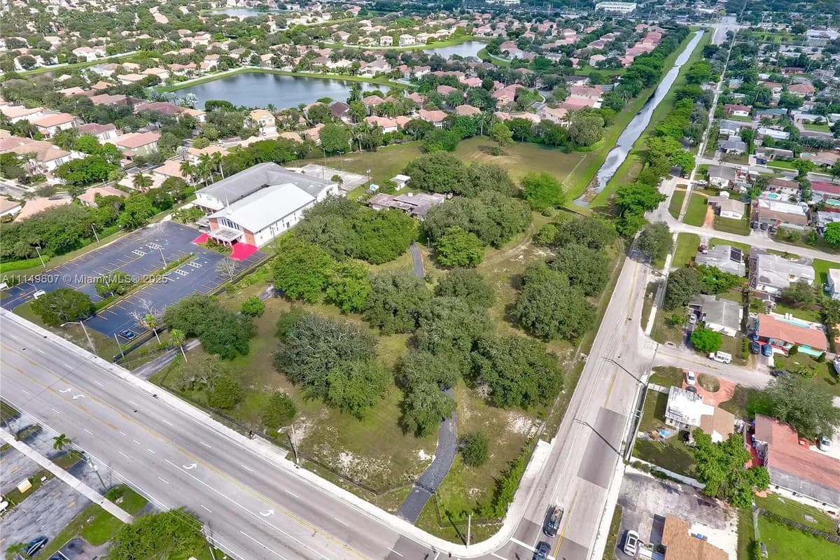 7227 Taft St, Pembroke Pines FL 33024