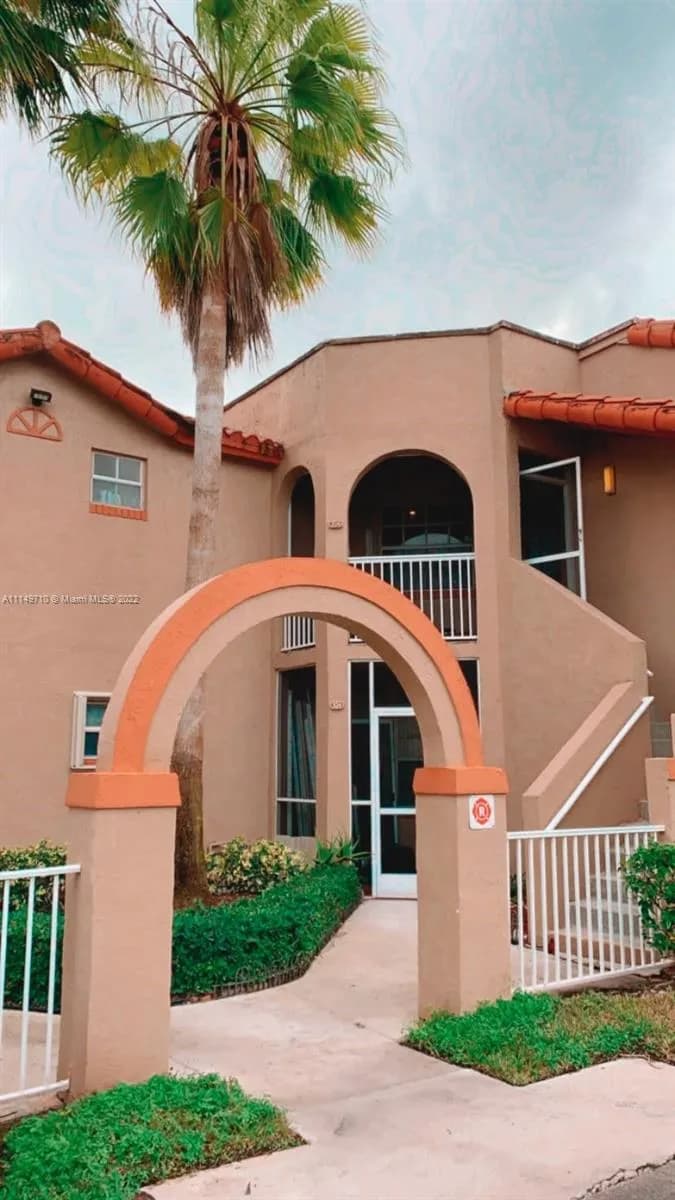 8630 SW 3rd St # 204, Pembroke Pines FL 33025