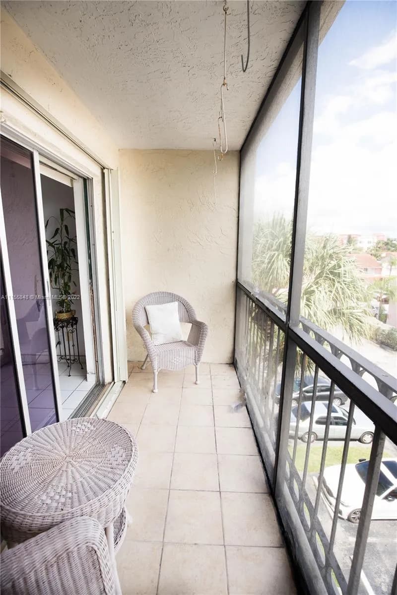 8005 Lake Dr # 404, Doral FL 33166