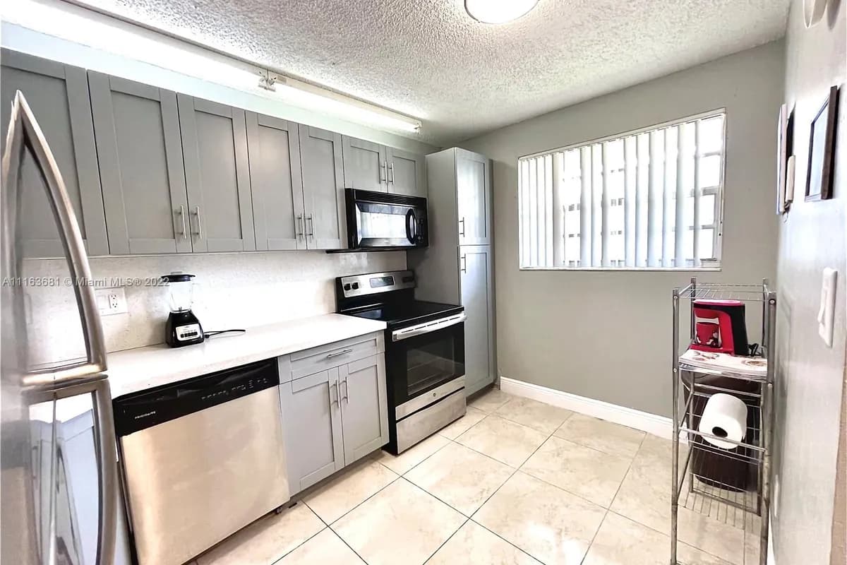 7500 NW 17th St # 207, Plantation FL 33313