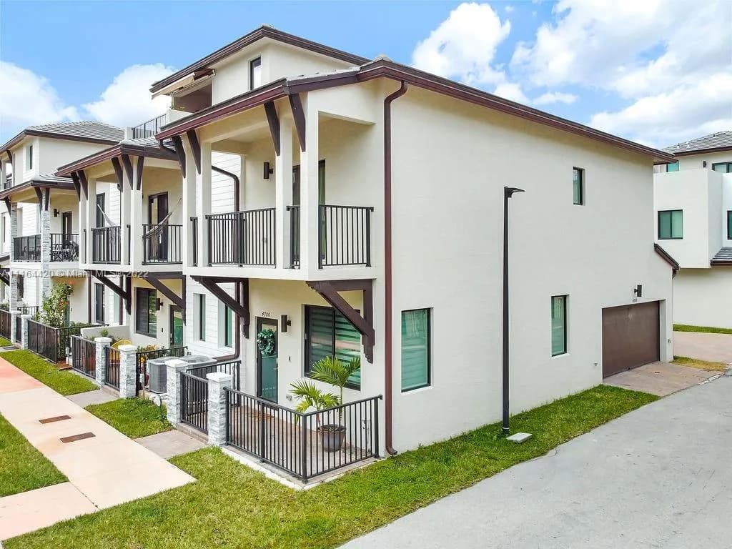 4700 NW 83rd Psge, Doral FL 33166