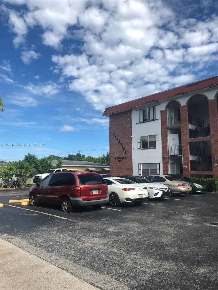 2415 Lincoln St # 204, Hollywood FL 33020