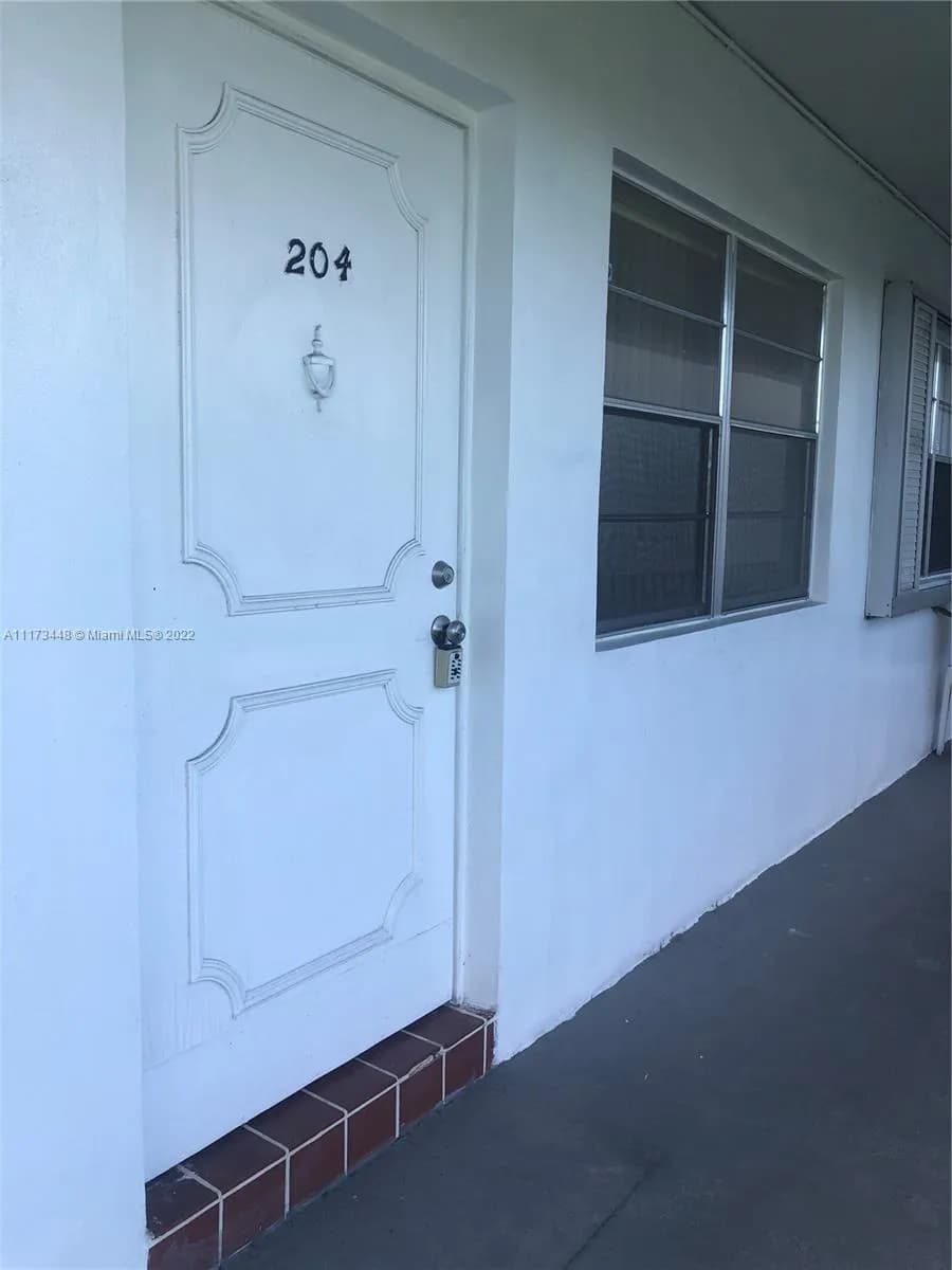 2415 Lincoln St # 204, Hollywood FL 33020