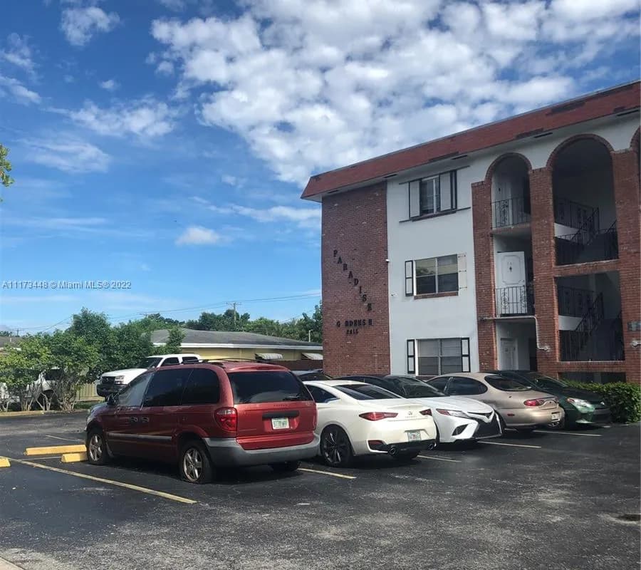 2415 Lincoln St # 204, Hollywood FL 33020