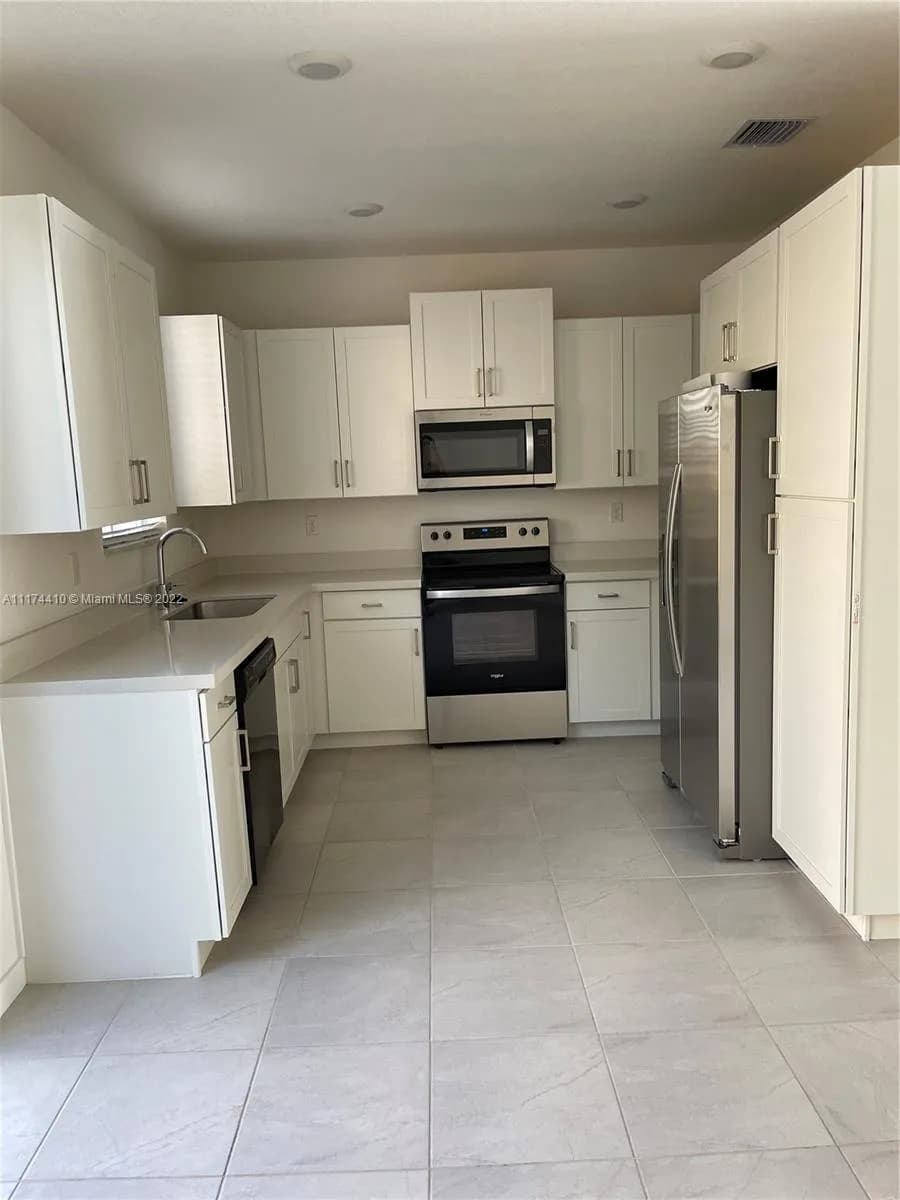 2435 SE 11th St, Homestead FL 33035