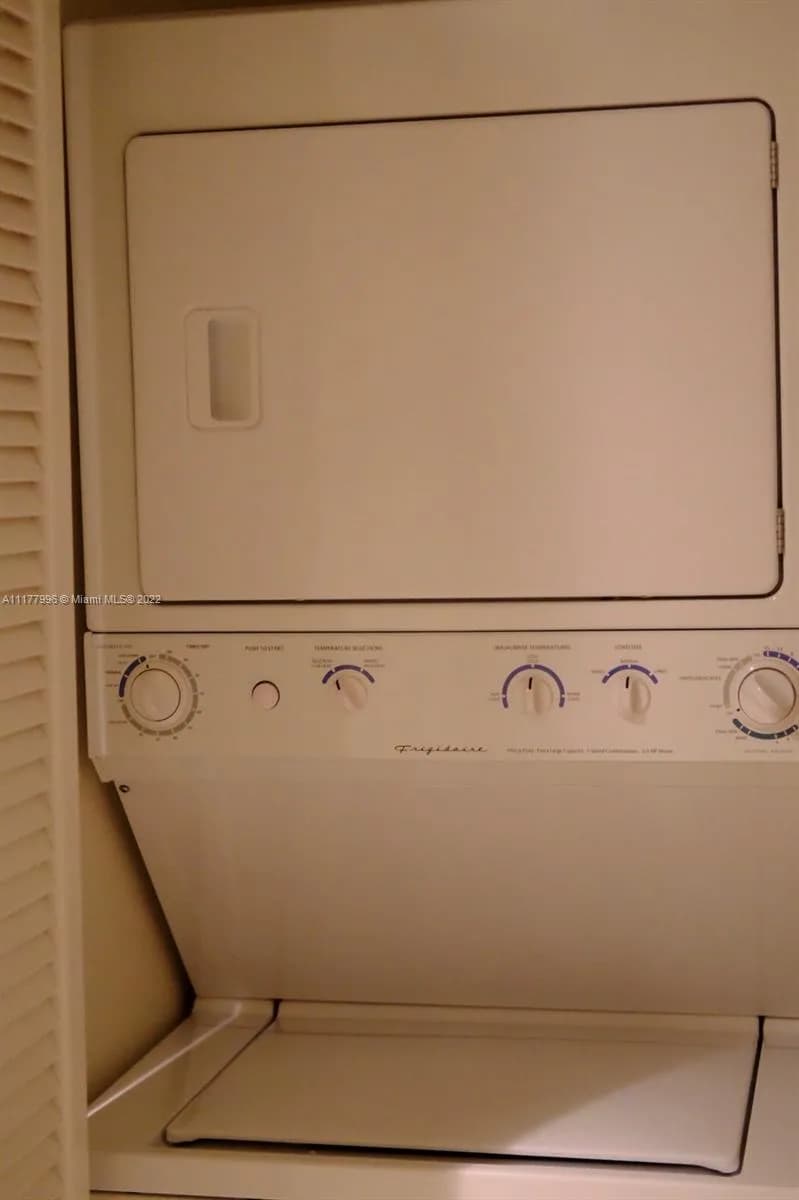 185 SW 7th St # 3503, Miami FL 33130