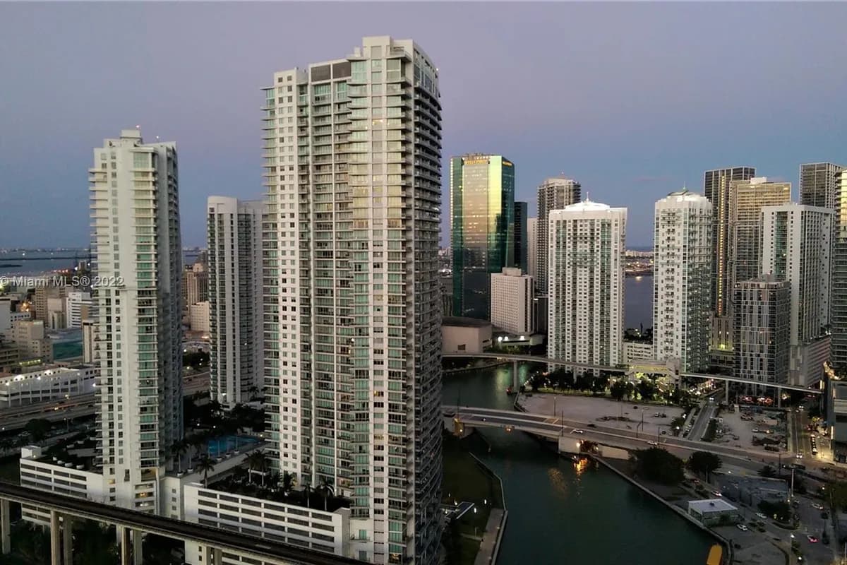 185 SW 7th St # 3503, Miami FL 33130