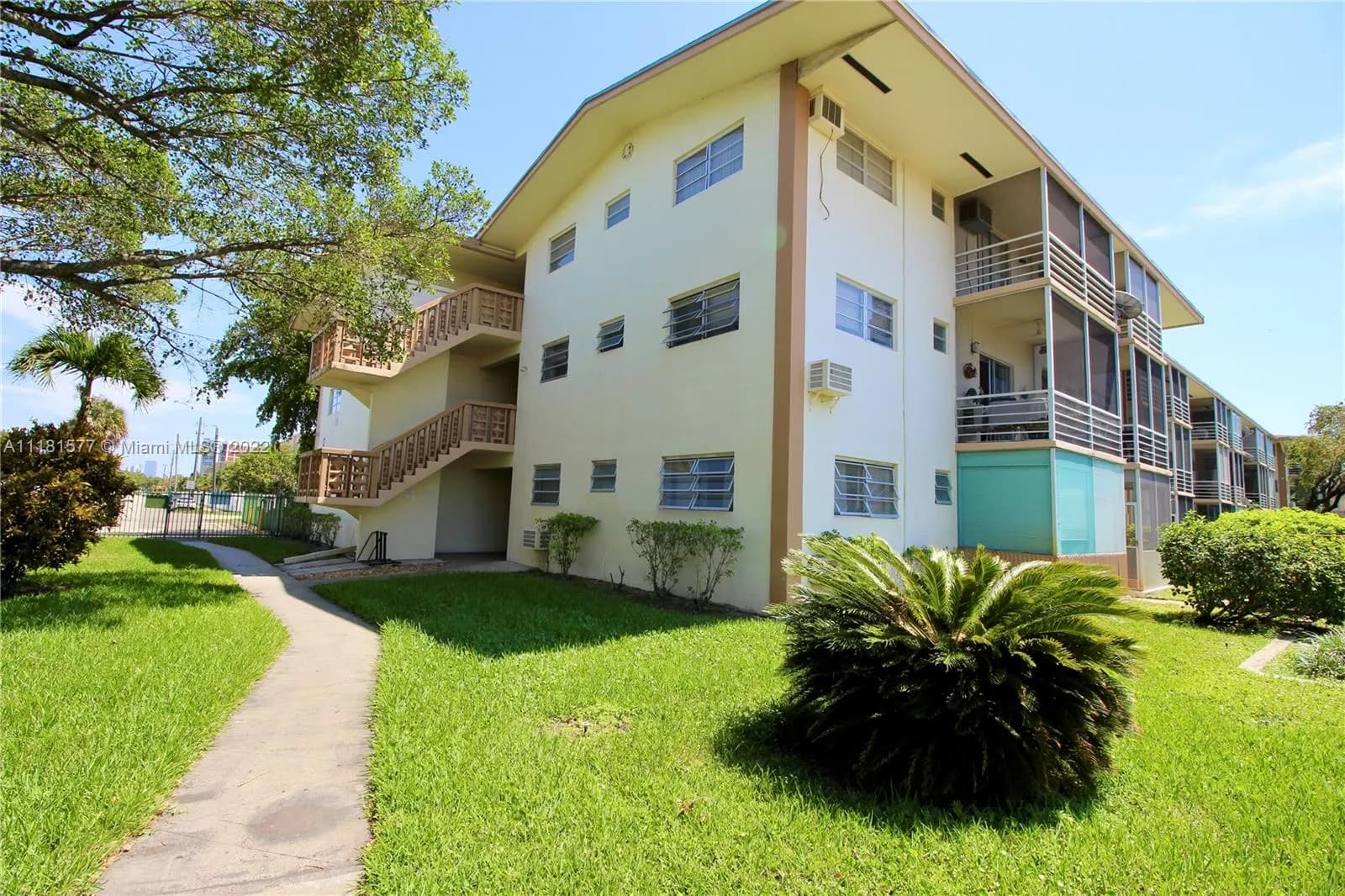 16790 NE 14th Ave # 202, Miami FL 33162