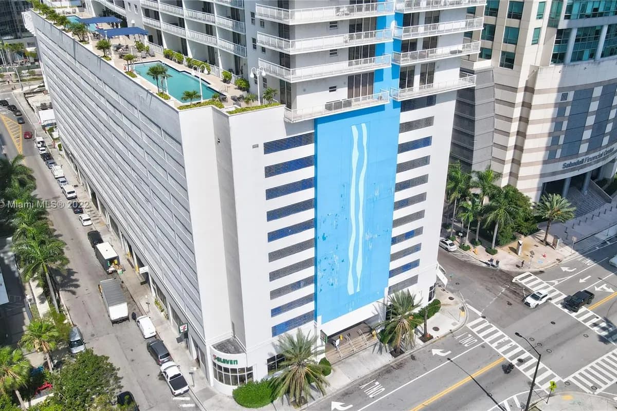1200 Brickell Bay Dr # 2107, Miami FL 33131