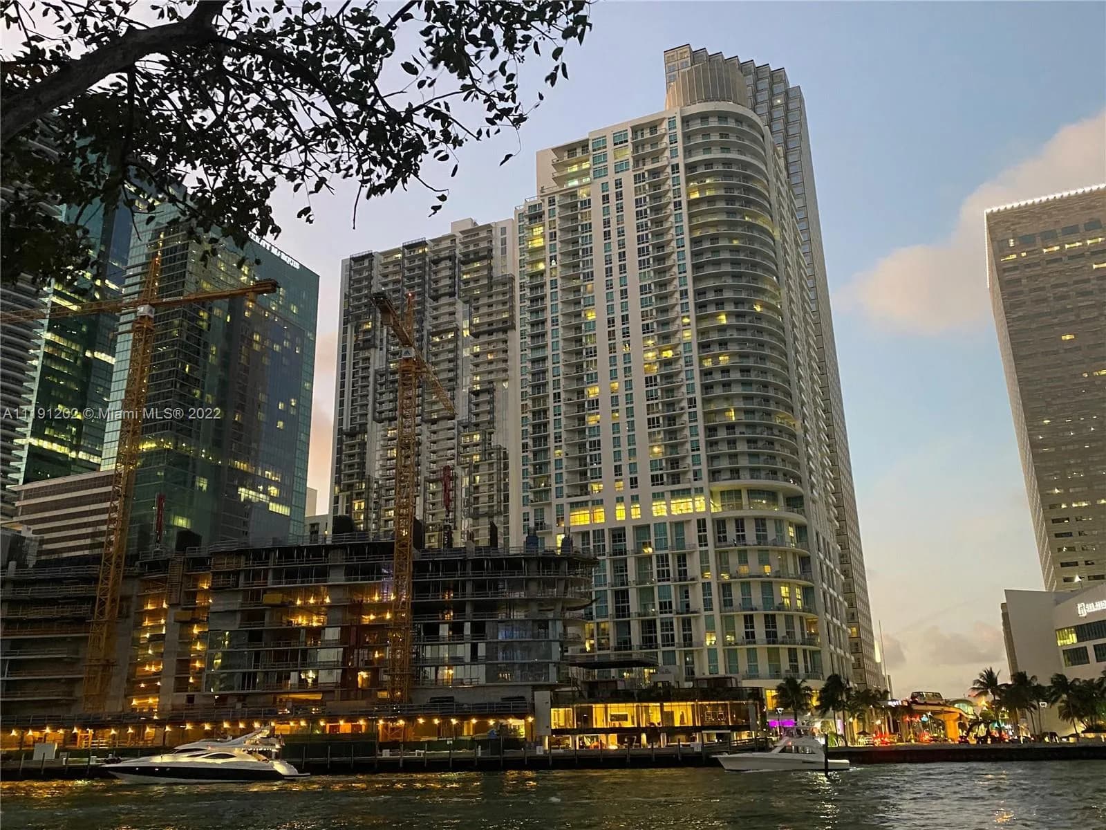 300 S Biscayne Blvd # 3605, Miami FL 33131