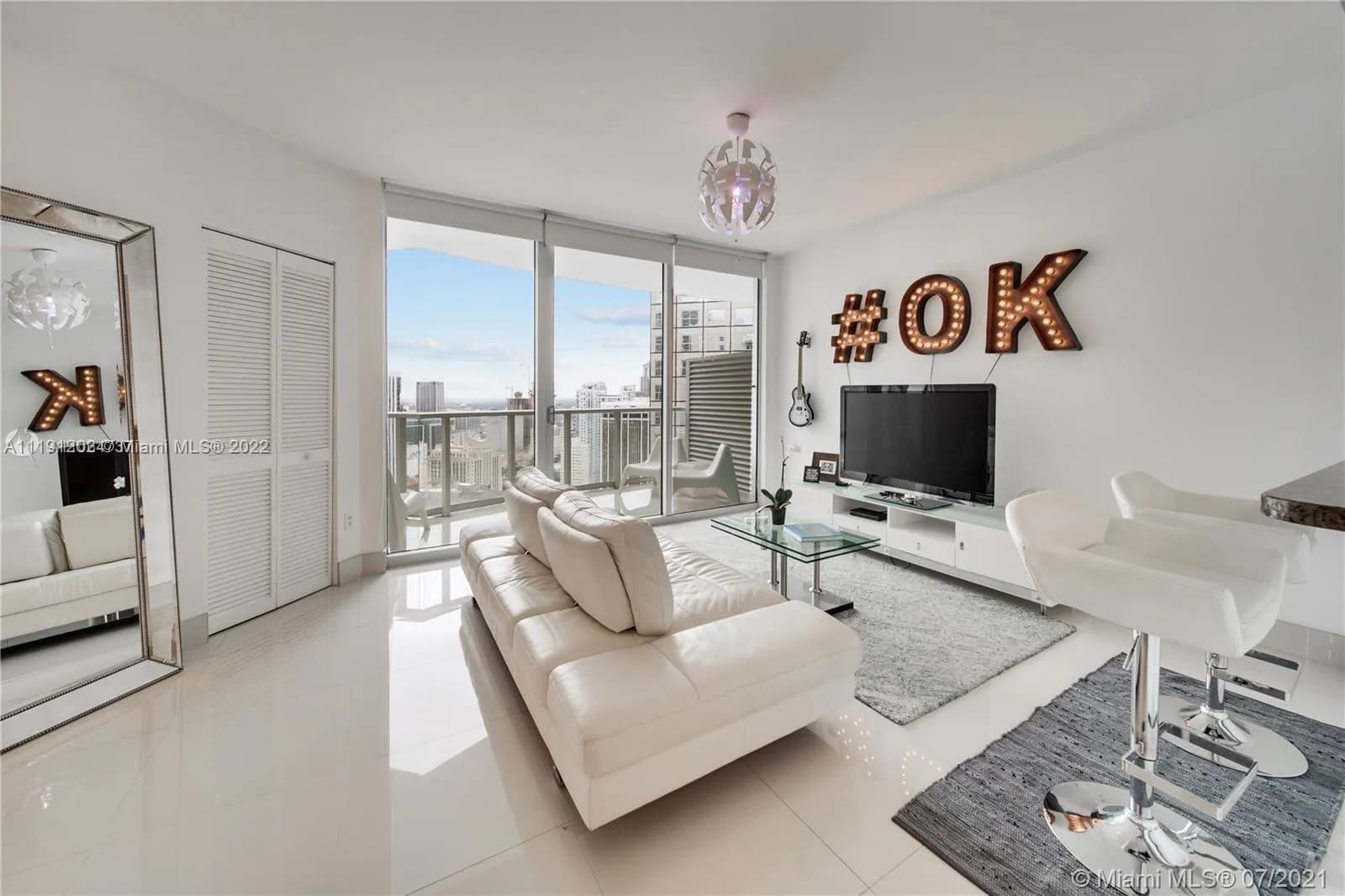 300 S Biscayne Blvd # 3605, Miami FL 33131