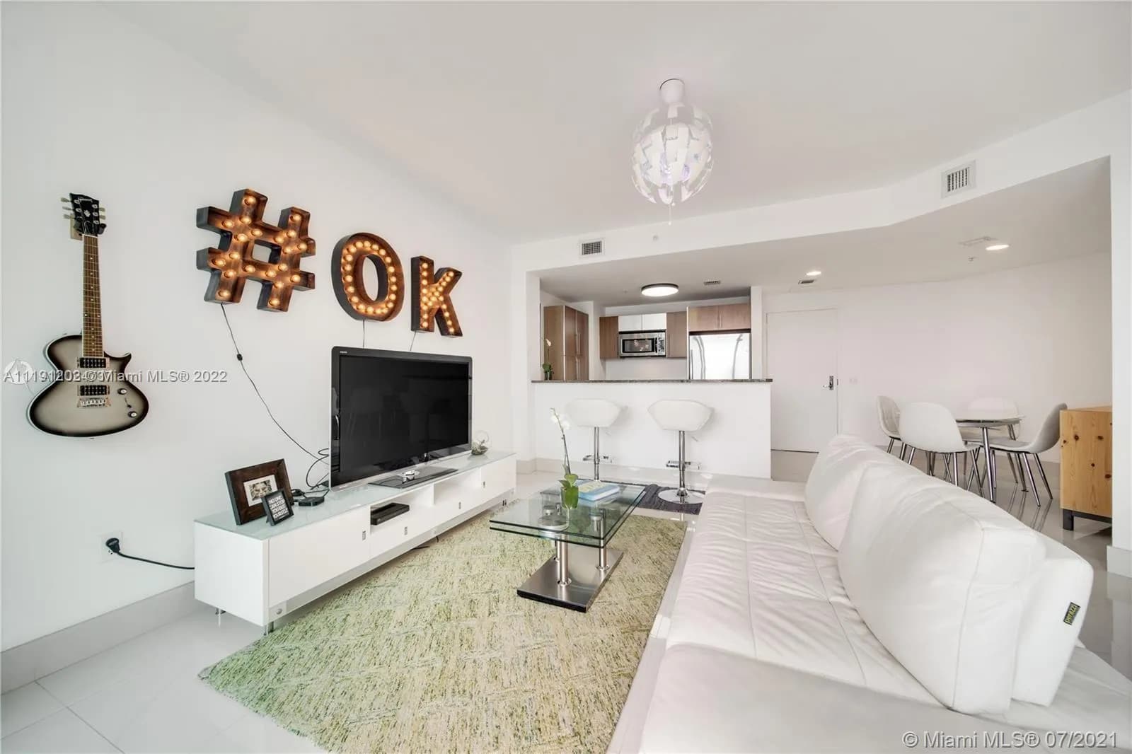 300 S Biscayne Blvd # 3605, Miami FL 33131