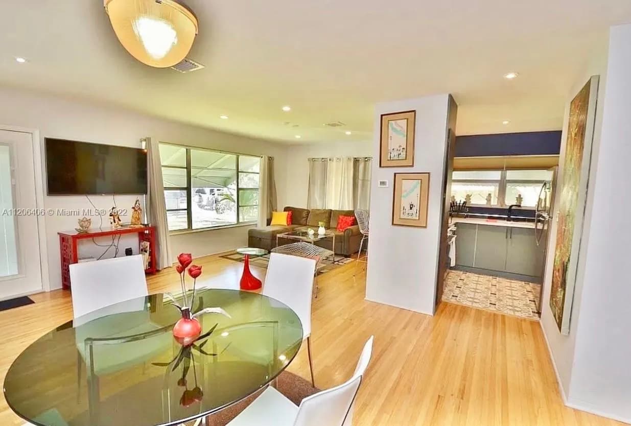 517 S 19th Ave, Hollywood FL 33020