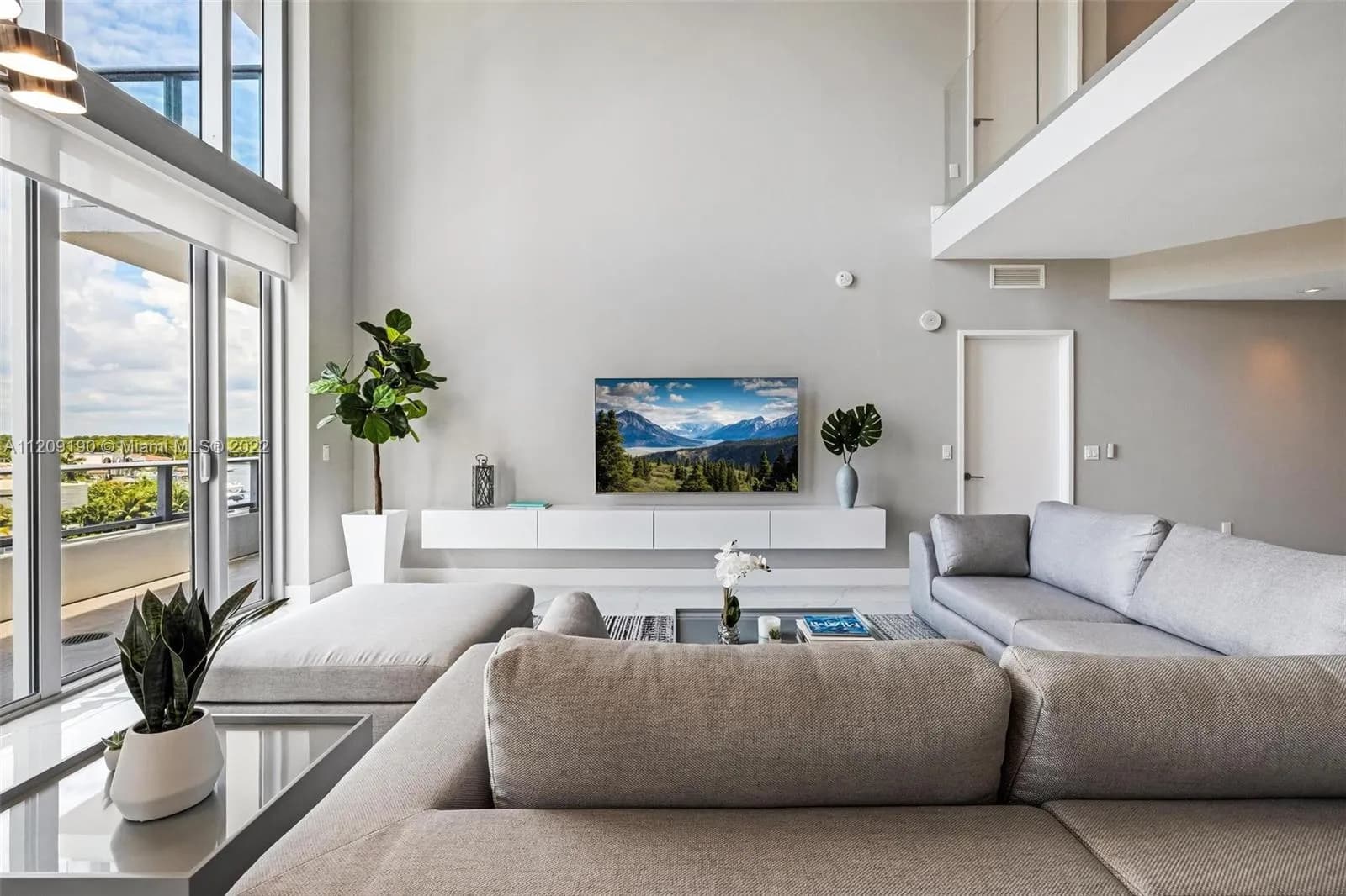 330 Sunny Isles Blvd # 506, Sunny Isles Beach FL 33160