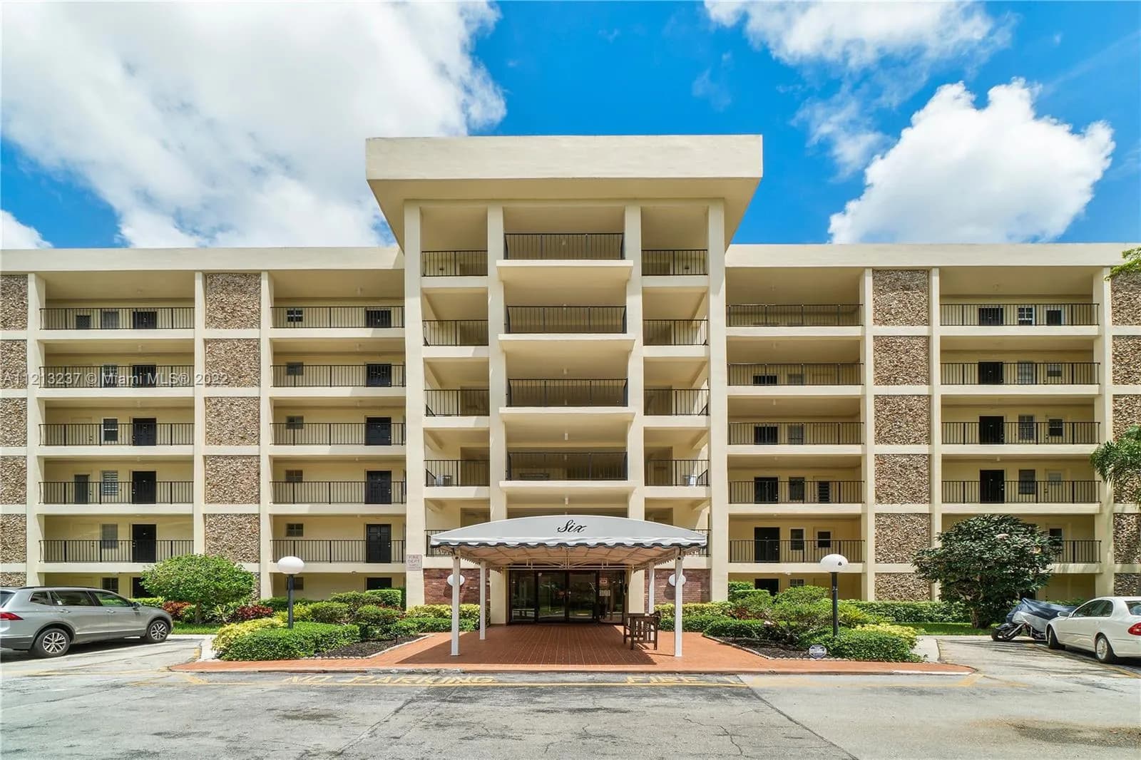 2751 N Palm Aire Dr # 404, Pompano Beach FL 33069