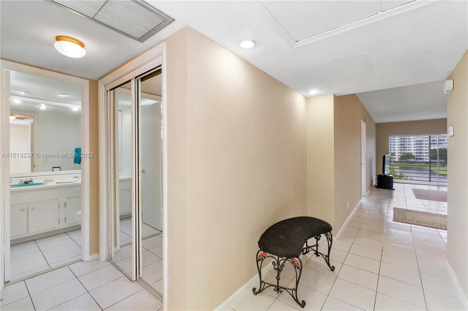 2751 N Palm Aire Dr # 404, Pompano Beach FL 33069