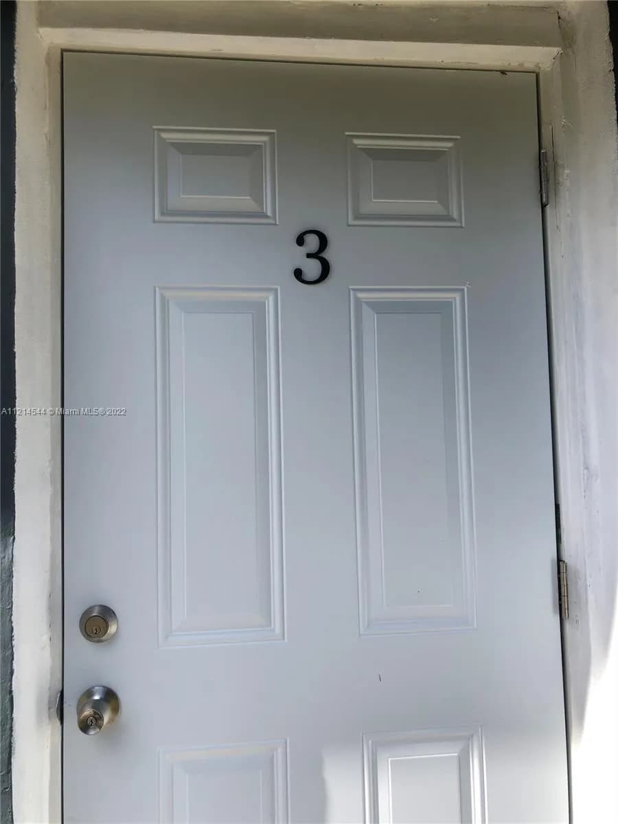 612 NW 2nd Ave, Hallandale Beach FL 33009