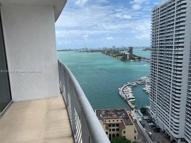 1 bedroom 1 bath for sale at 1750 N Bayshore Dr # 2806, Miami FL 33132