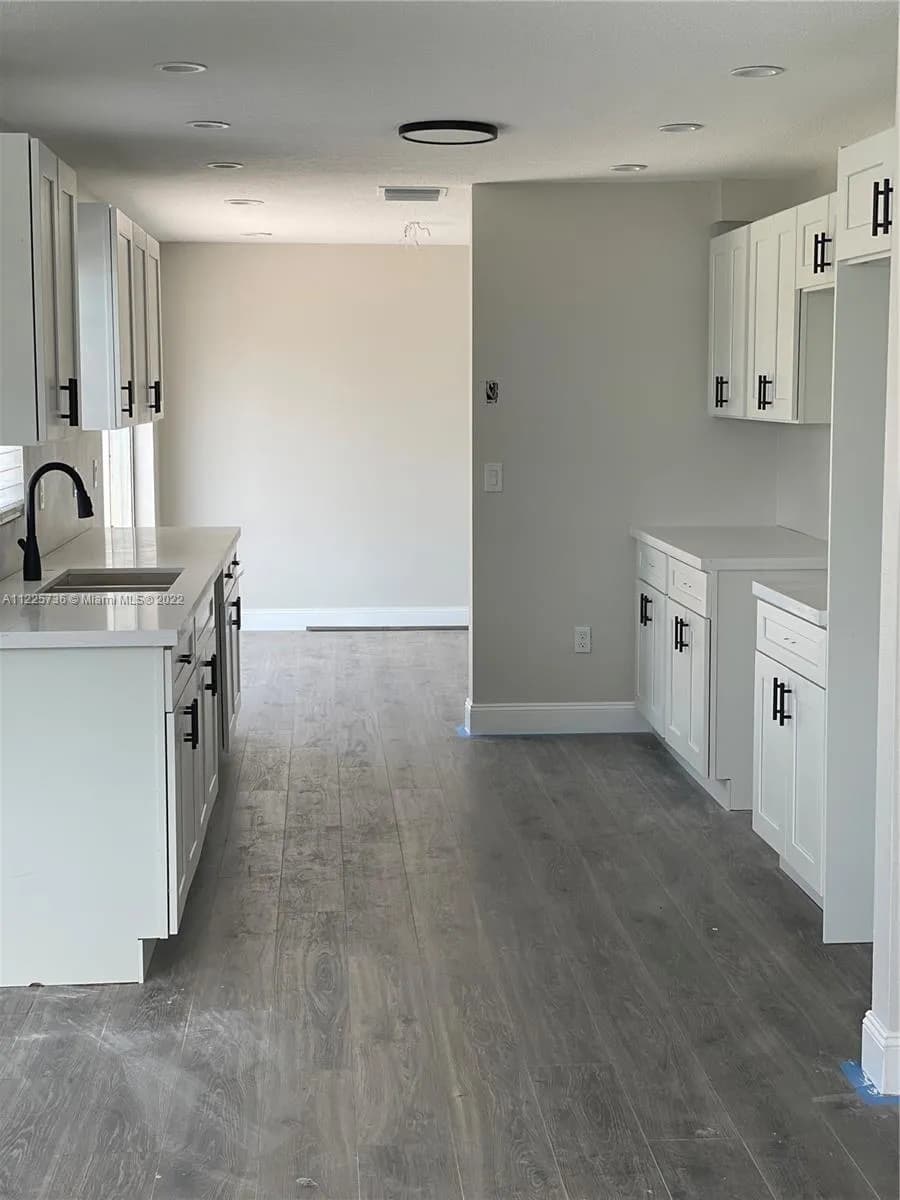 9621 SW 11th St, Pembroke Pines FL 33025