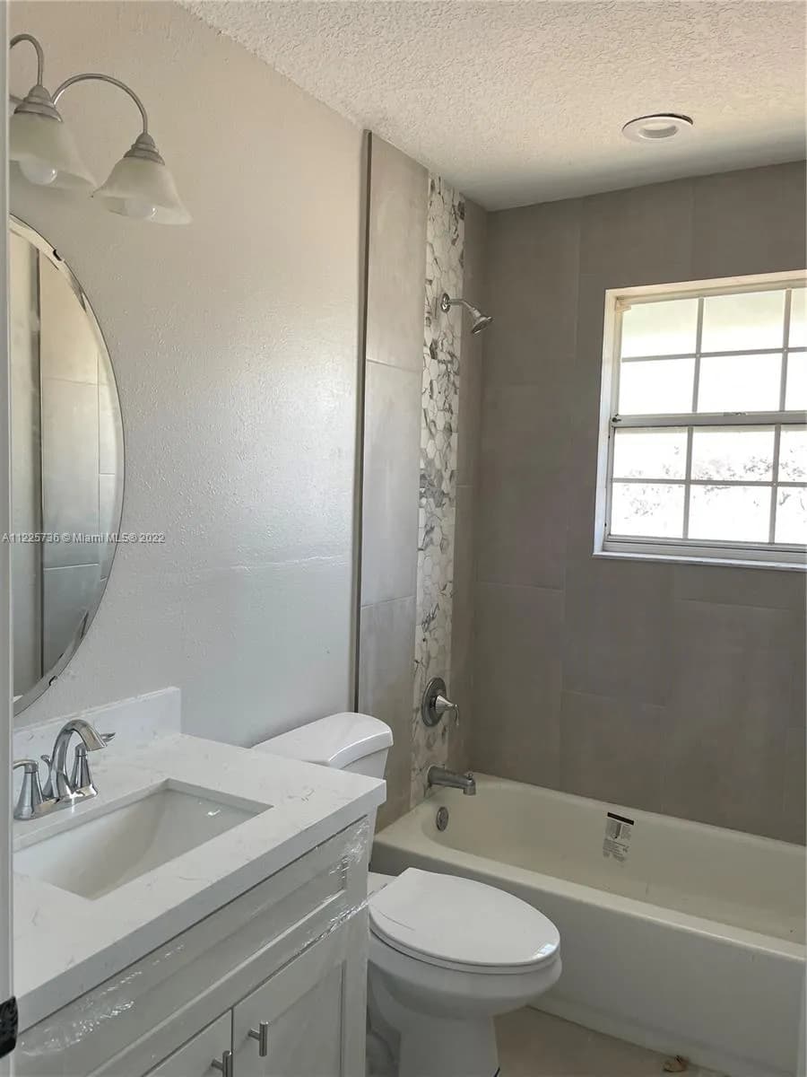 9621 SW 11th St, Pembroke Pines FL 33025