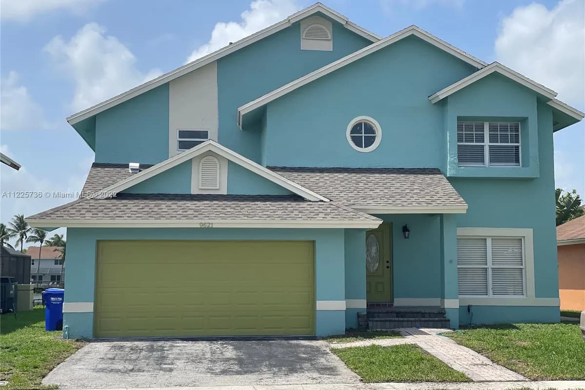 9621 SW 11th St, Pembroke Pines FL 33025