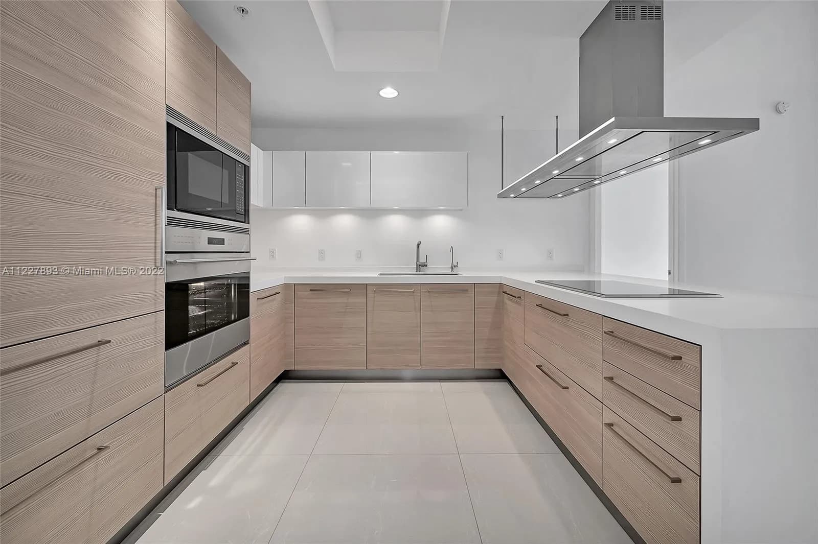 2 bedroom 3 bath for sale at 17111 Biscayne Blvd # 1104, North Miami Beach FL 33160