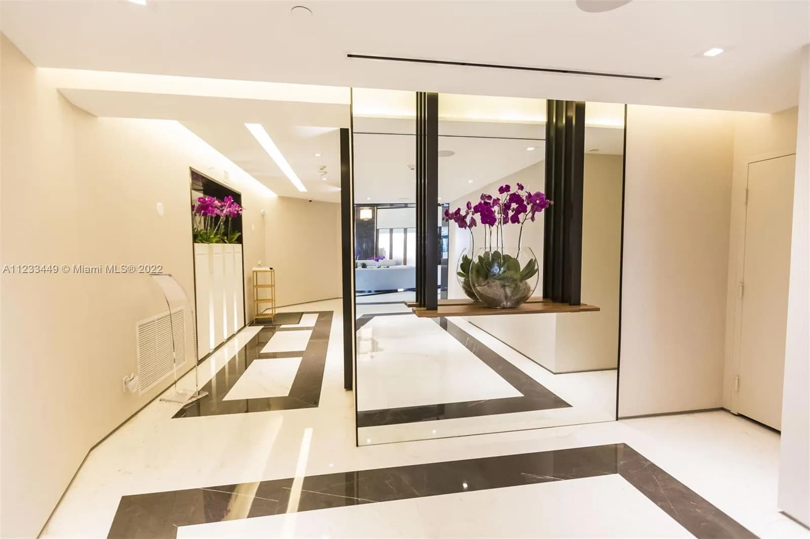 300 S Pointe Dr # 5, Miami Beach FL 33139