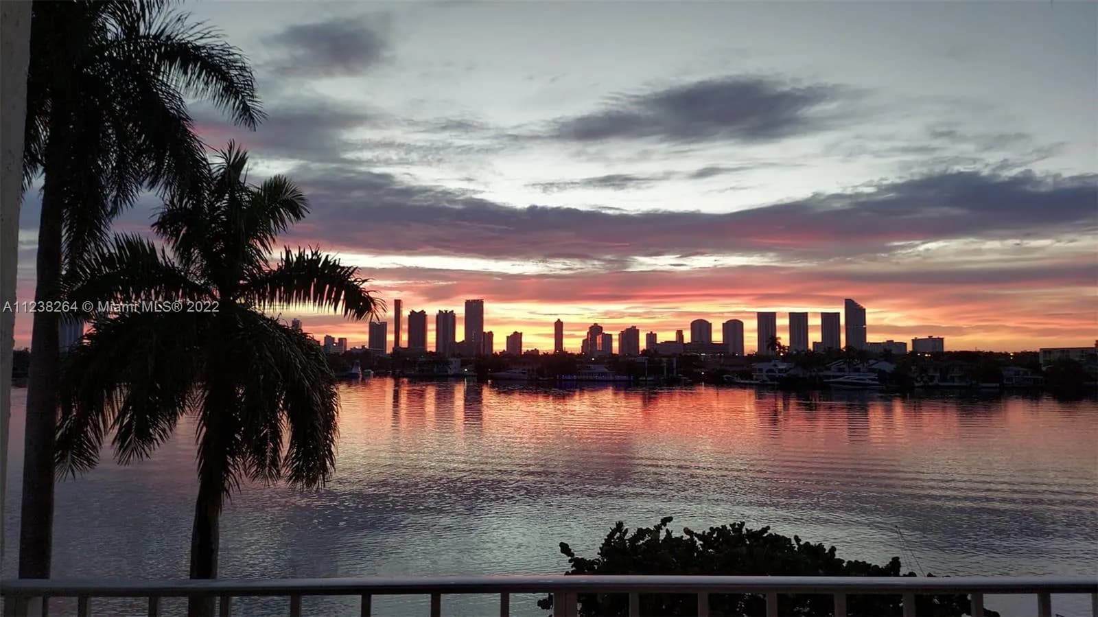 1 bedroom 2 bath for sale at 16558 NE 26th Ave, North Miami Beach FL 33160