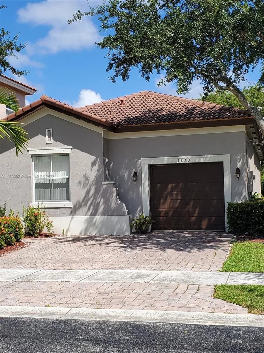 1270 NE 39th Ave, Homestead FL 33033