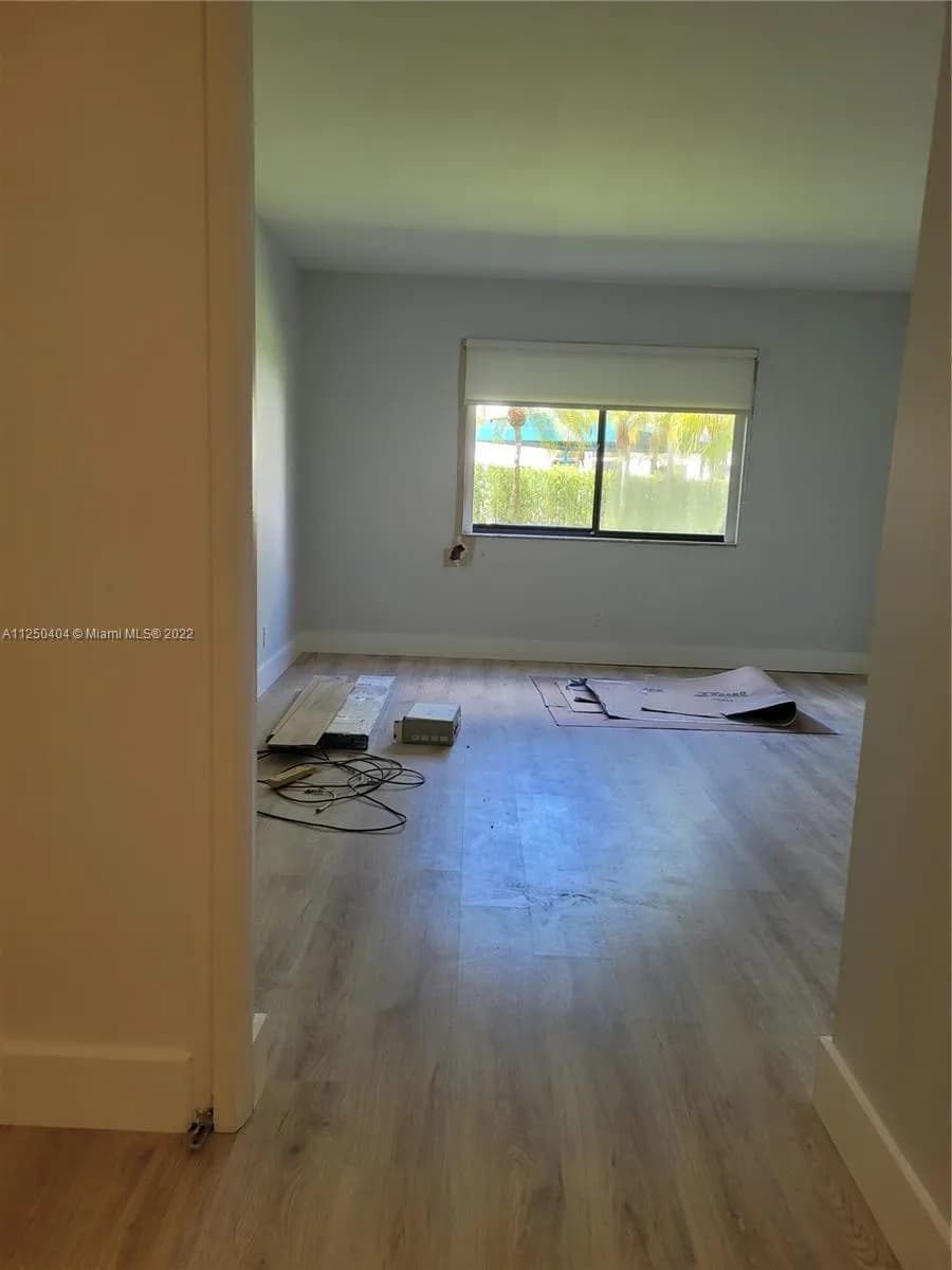 286 Racquet Club Rd # 105, Weston FL 33326