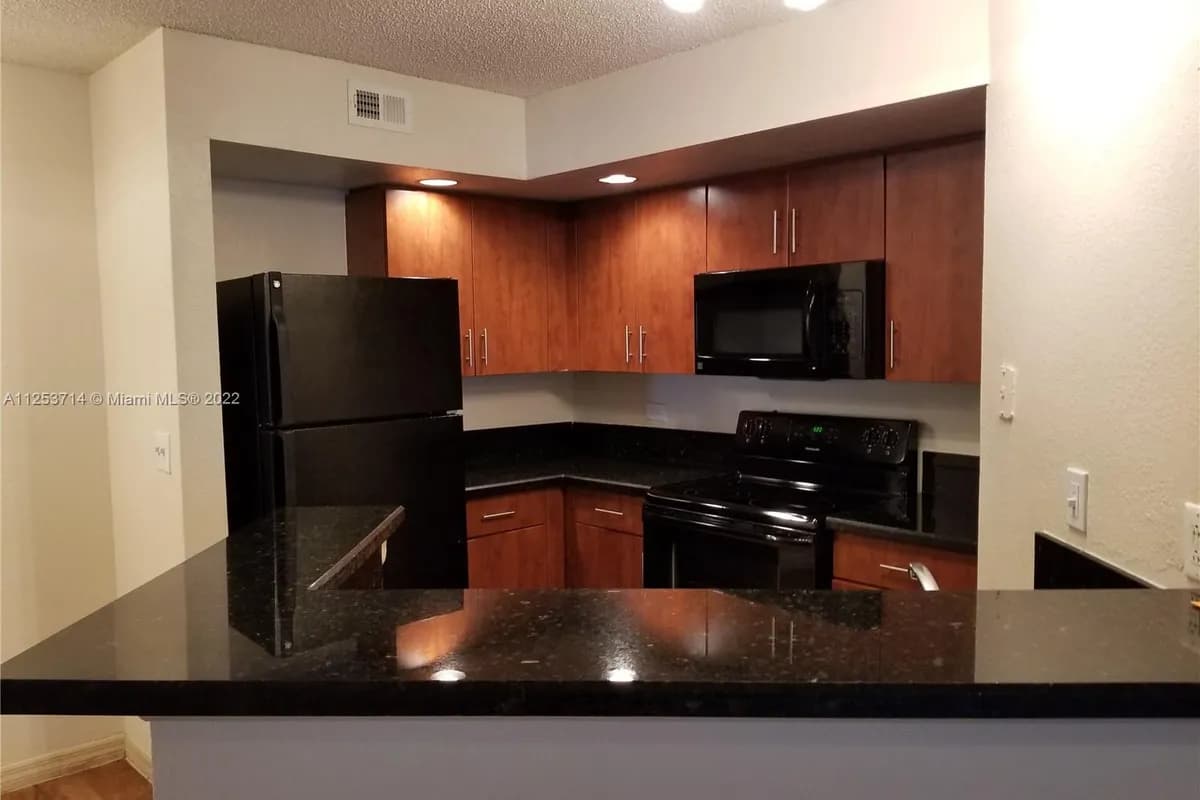 643 Vista Isles Dr # 1811, Sunrise FL 33325