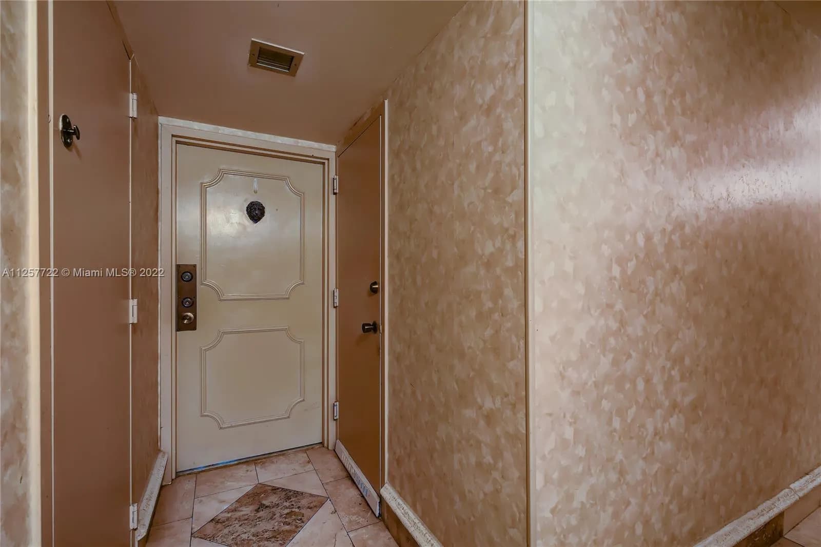 2201 S Ocean Dr # 1106, Hollywood FL 33019