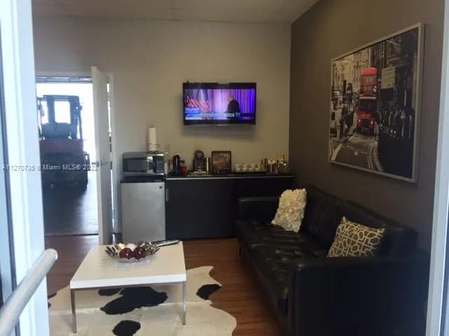 1315 NW 98th Ct, Doral FL 33172