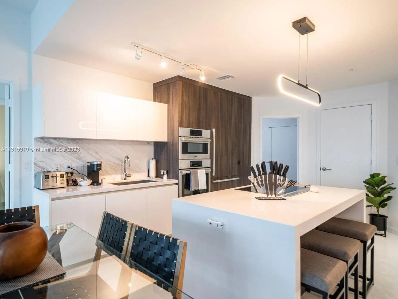 851 NE 1st Ave # 1408, Miami FL 33132