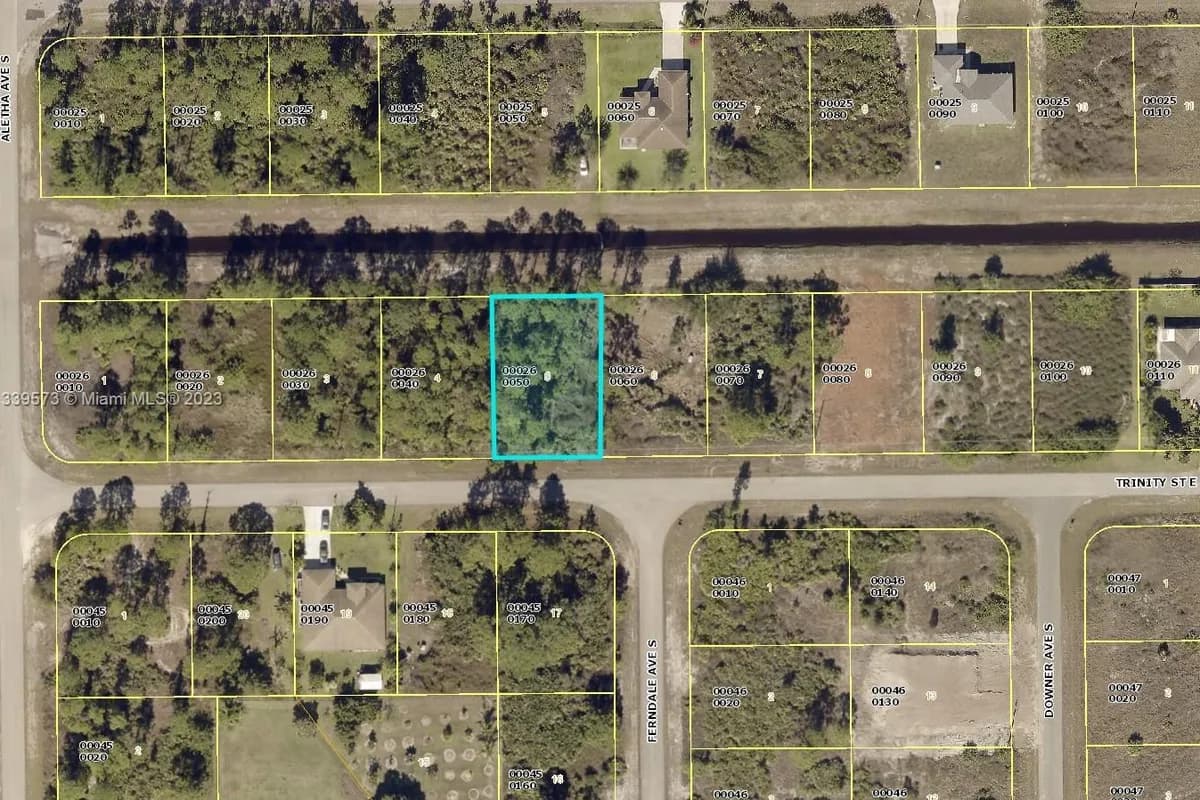 513 Trinity St E, Lehigh Acres FL 33974