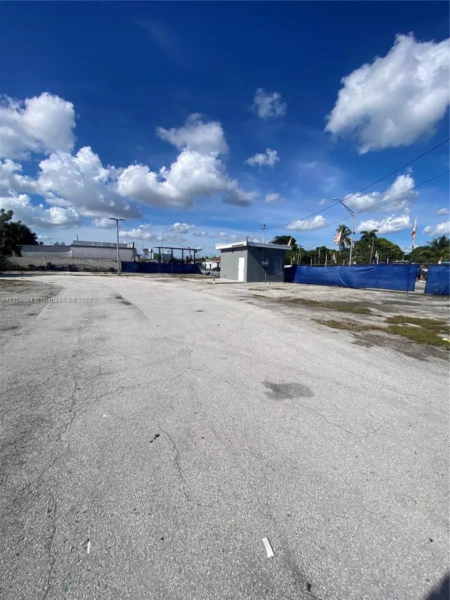 300 NW 79th St, Miami FL 33150