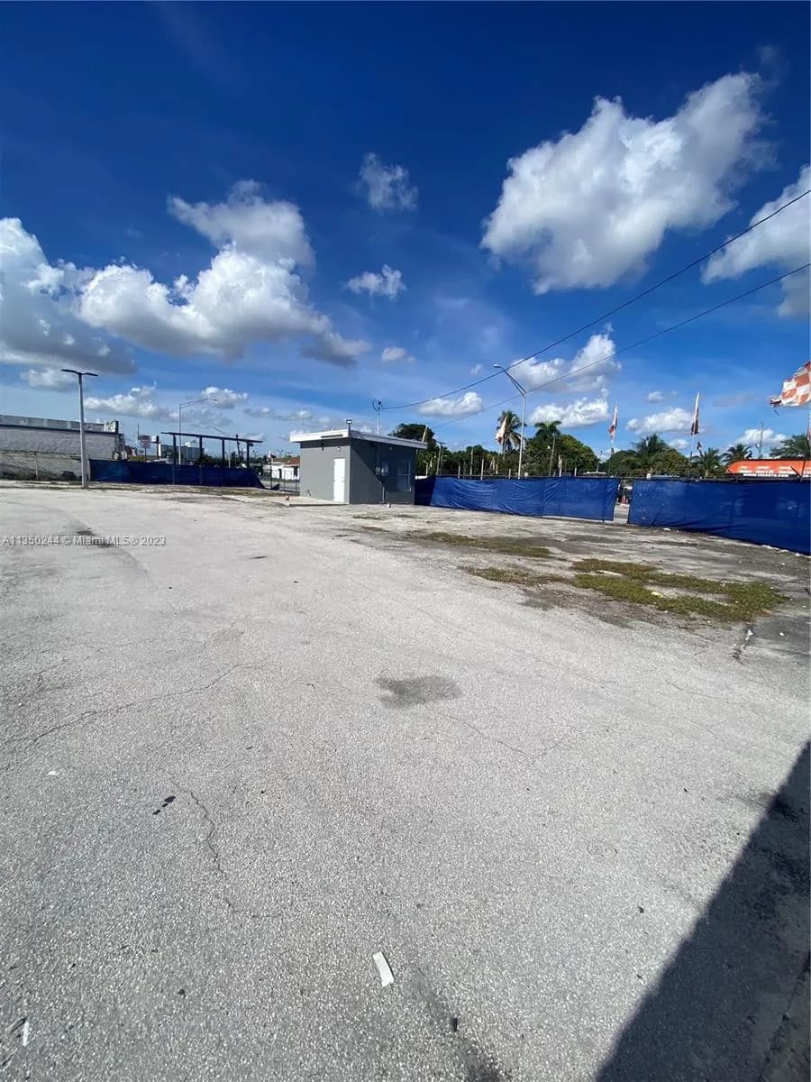 300 NW 79th St, Miami FL 33150